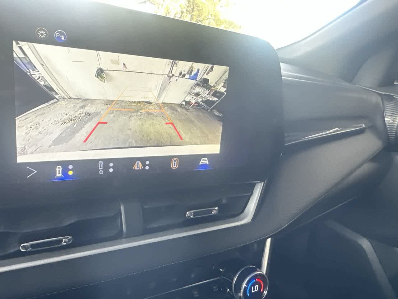 Used 2025 Chevrolet Equinox LT w/ Convenience Package II FWD image 19
