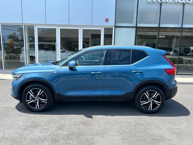 Certified 2025 Volvo XC40 B5 Core AWD/4WD image 2