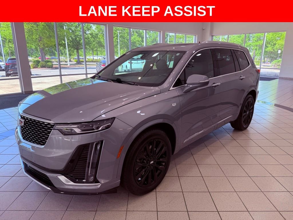 Used 2025 Cadillac XT6 Luxury FWD image 3