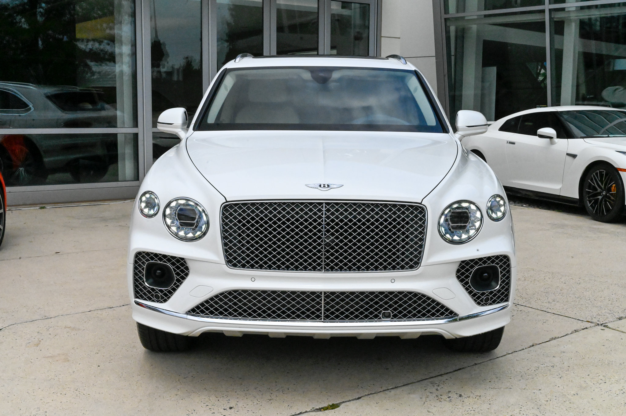 Used 2023 Bentley Bentayga AWD/4WD image 2