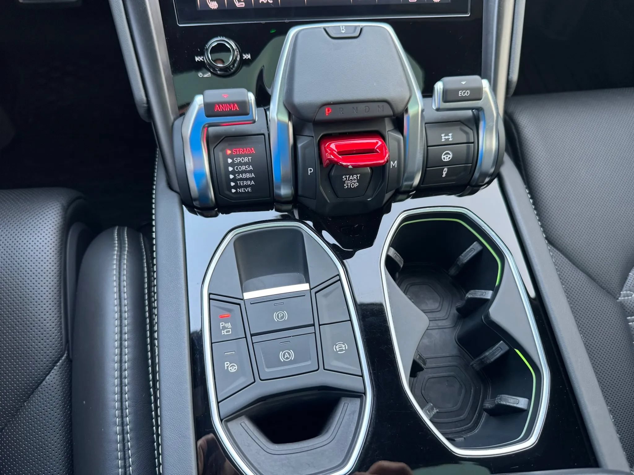 Used 2022 Lamborghini Urus AWD/4WD image 48