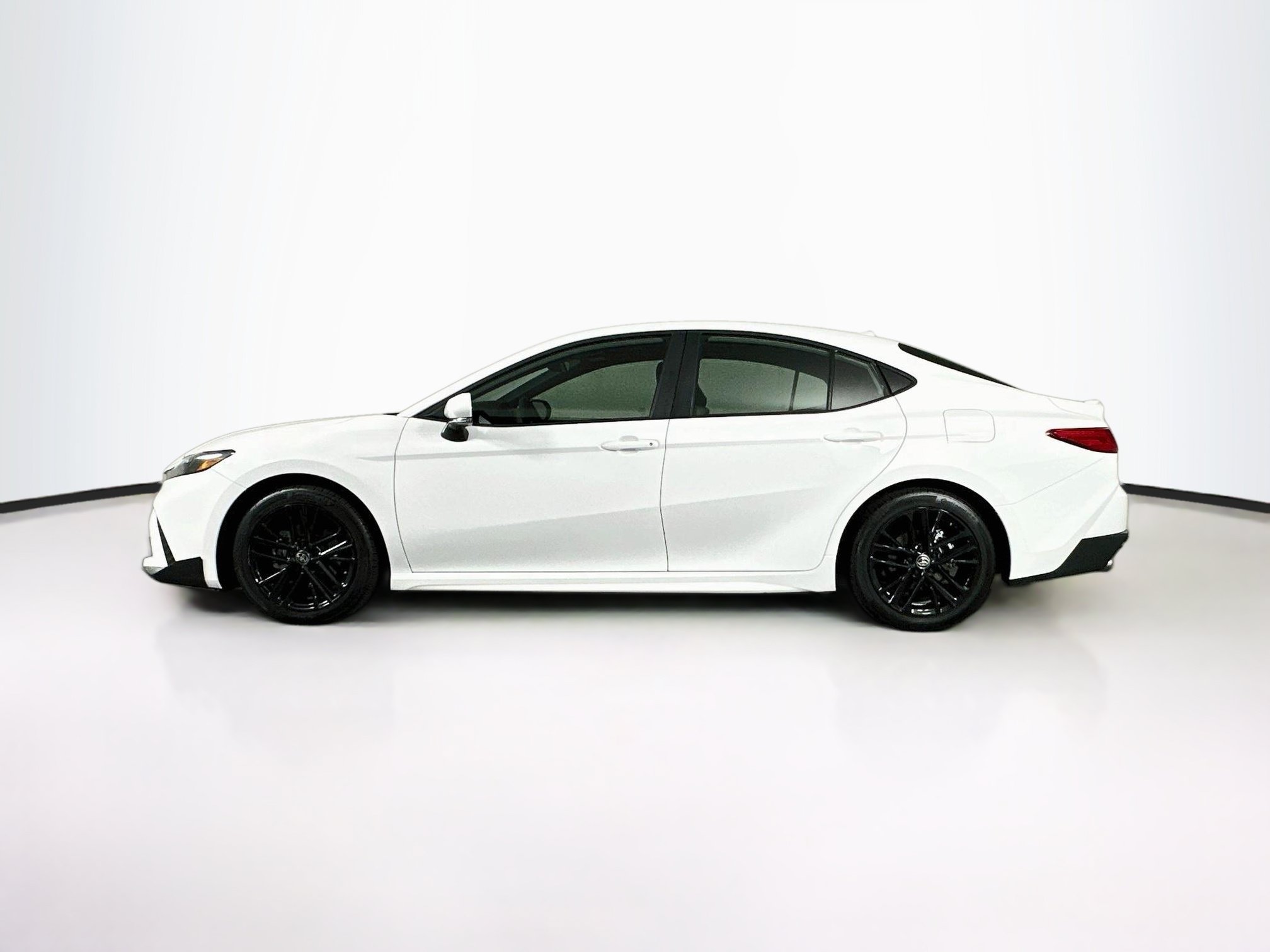 Used 2026 Toyota Camry SE w/ Convenience Package FWD image 4