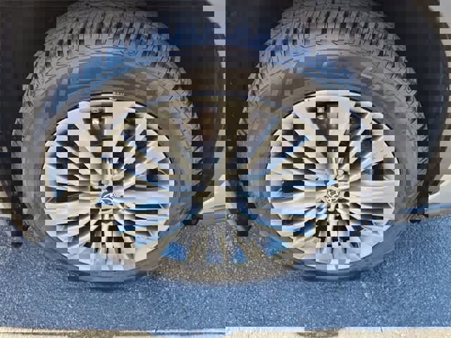 Used 2021 Toyota Highlander Platinum image 11