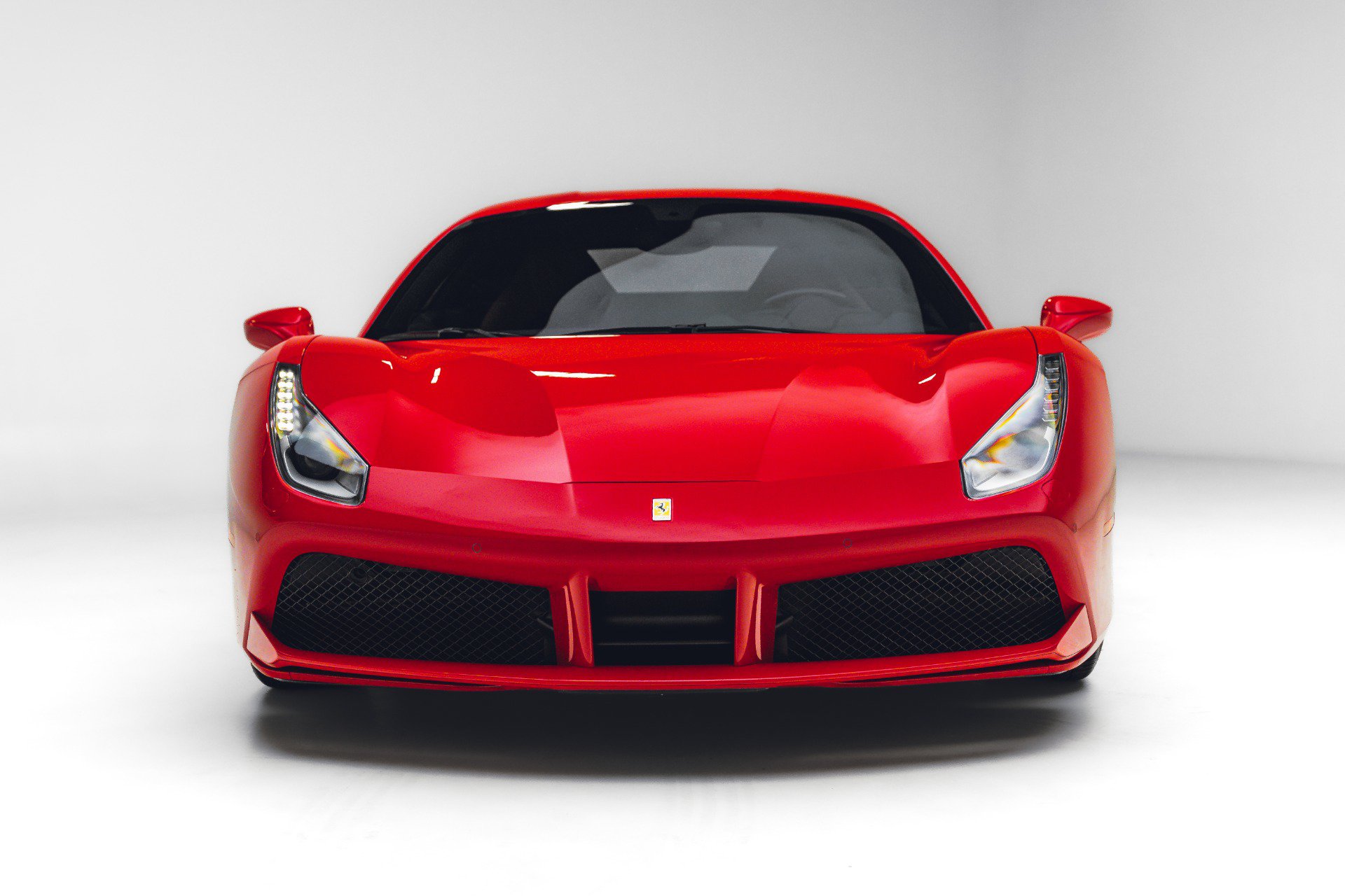 Used 2017 Ferrari 488 GTB RWD image 3