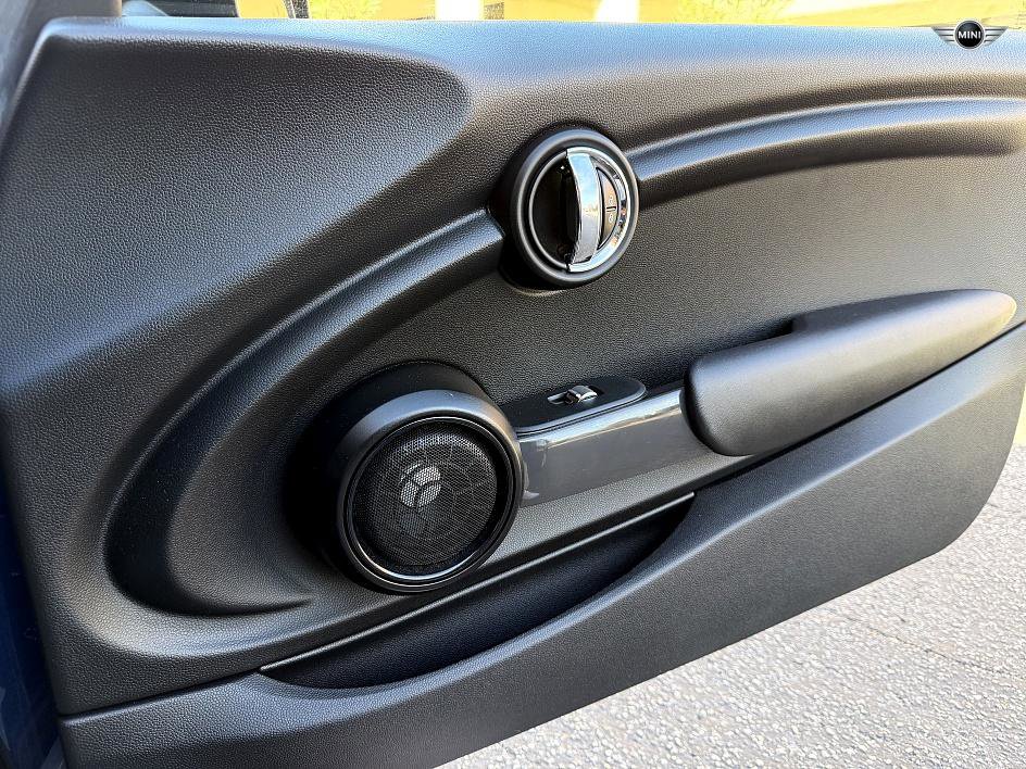 Used 2015 MINI Cooper 2-Door Hardtop image 23