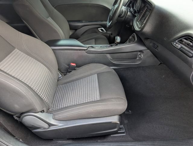 Used 2022 Dodge Challenger SXT w/ Driver Convenience Group RWD image 25