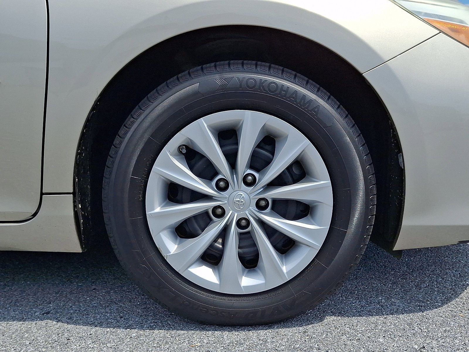 Used 2015 Toyota Camry LE FWD image 9