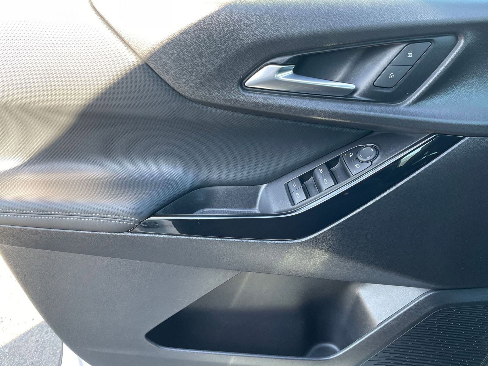 Used 2025 Chevrolet Equinox LT image 18