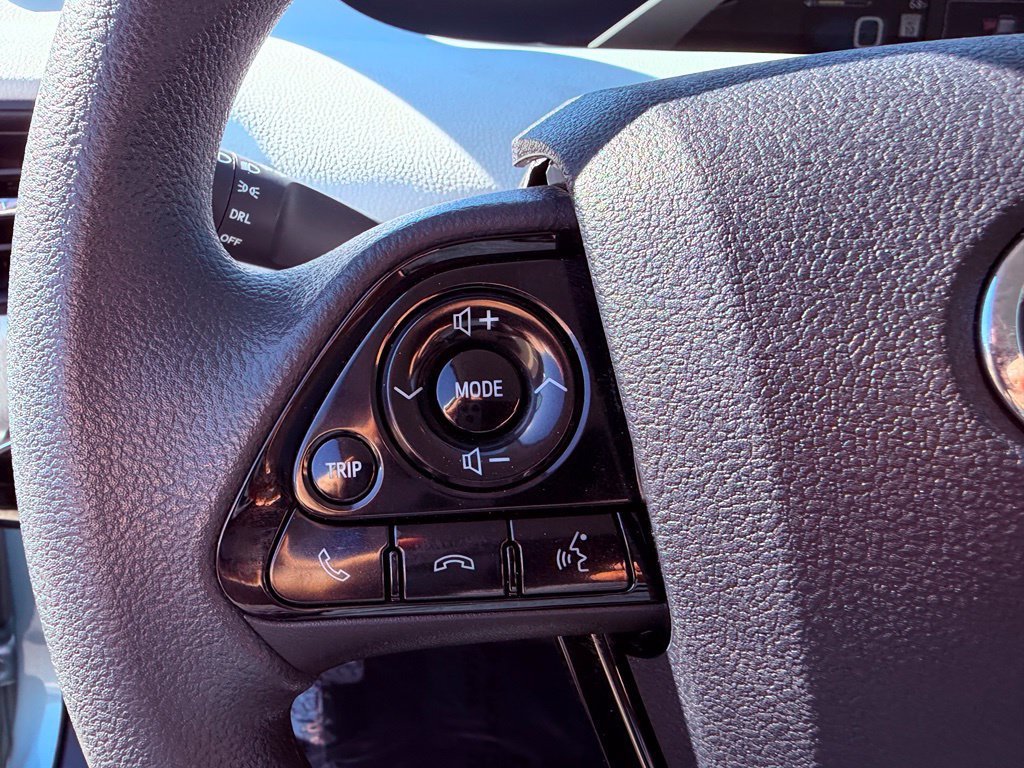 Used 2021 Toyota Prius LE FWD image 18