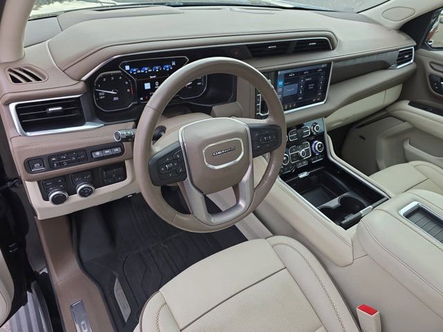 Used 2021 GMC Yukon Denali w/ Denali Premium Package image 17