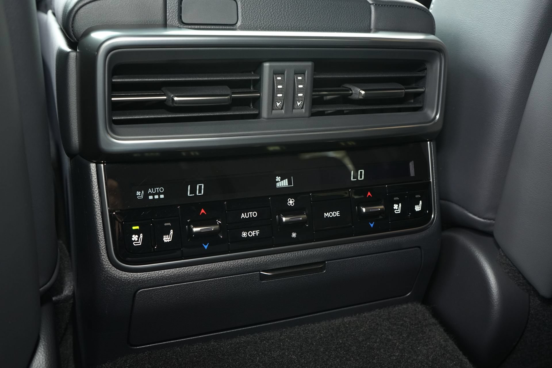 Used 2026 Lexus LX 700h Luxury w/ Appearance Package AWD/4WD image 23