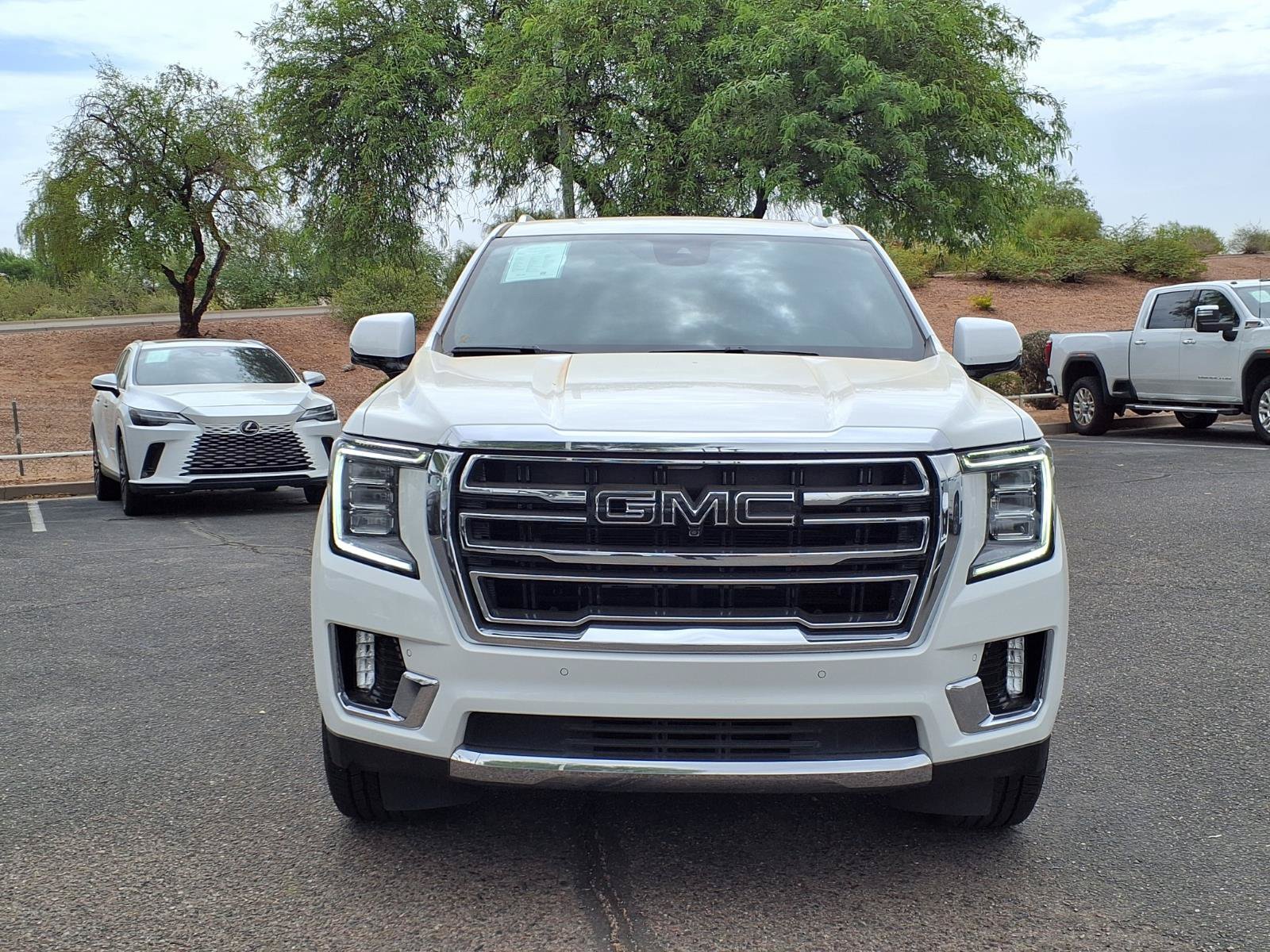 Used 2023 GMC Yukon XL SLT w/ SLT Premium Package AWD/4WD image 2