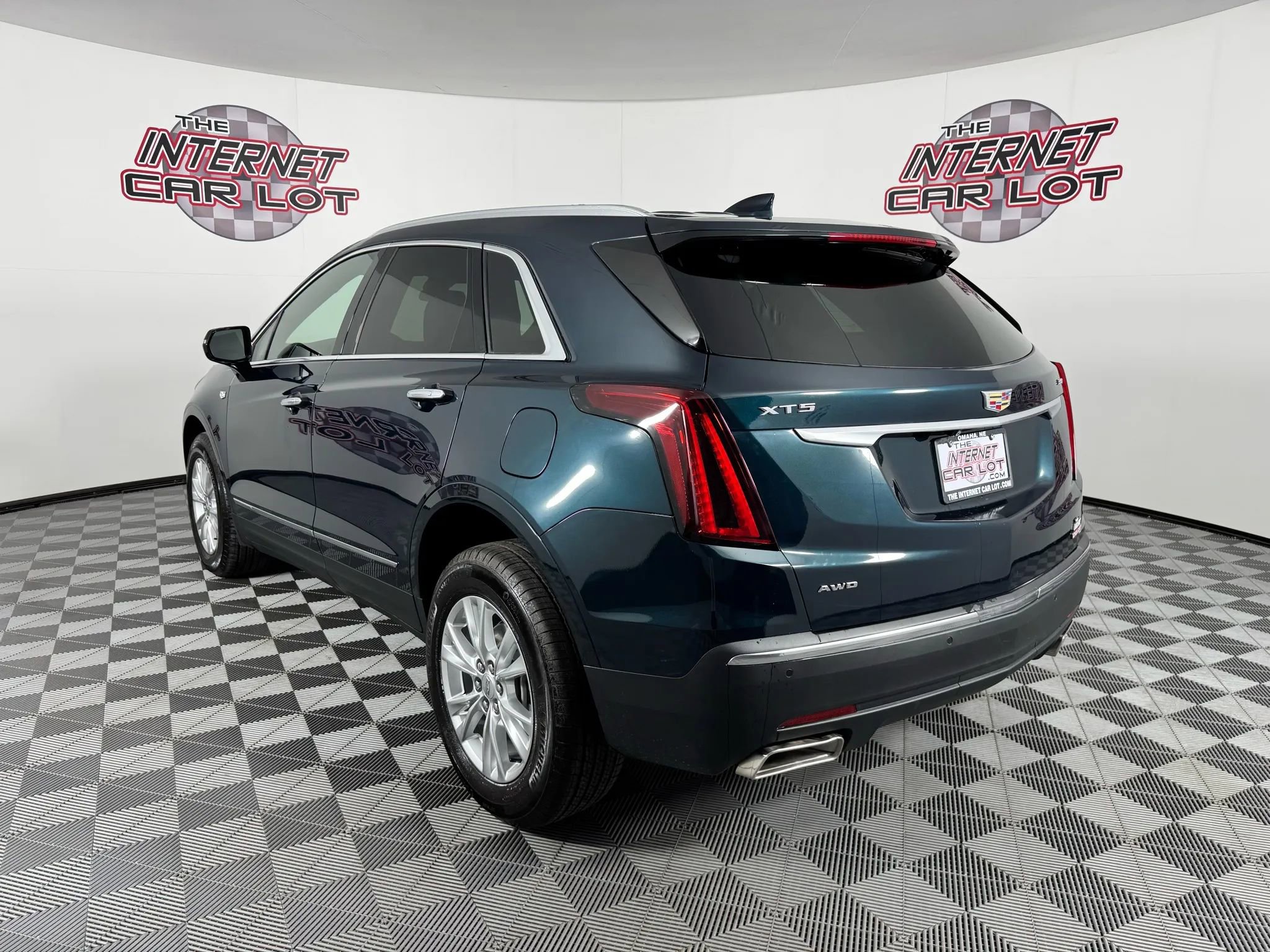 Used 2025 Cadillac XT5 Luxury w/ LPO, Floor Liner Package AWD/4WD image 5