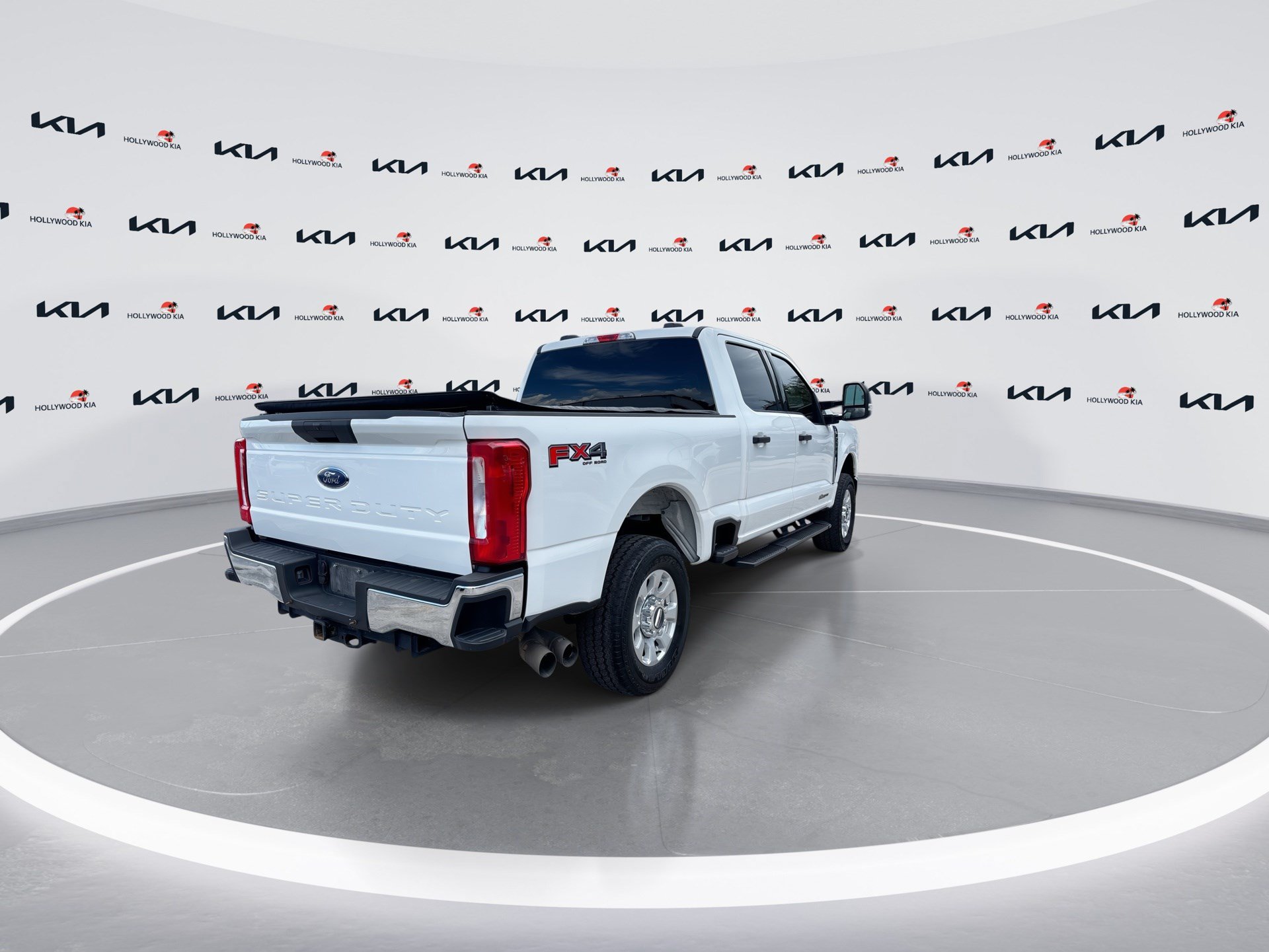 Used 2023 Ford F250 XLT w/ FX4 Off-Road Package AWD/4WD image 8