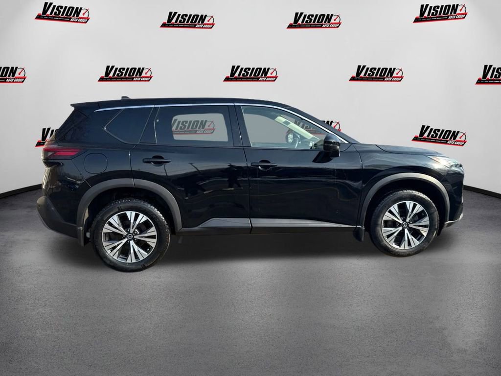 Used 2021 Nissan Rogue SV image 4