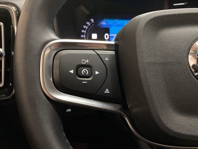 Used 2025 Volvo XC40 B5 Plus AWD/4WD image 39