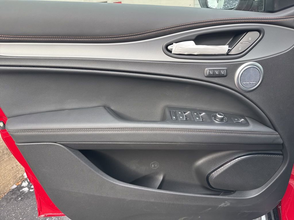 New 2025 Alfa Romeo Stelvio Sprint image 12