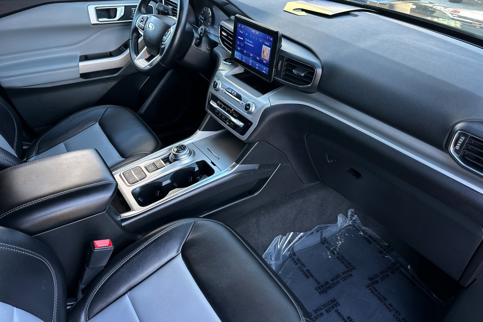 Certified 2022 Ford Explorer XLT w/ Equipment Group 202A image 16