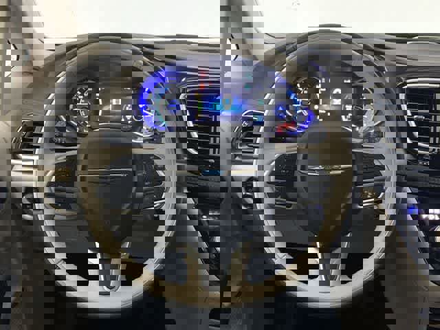 Used 2020 Chrysler Pacifica Limited w/ Advanced Safetytec Group FWD image 19