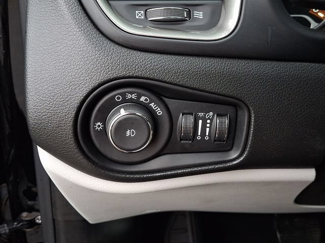 Used 2020 Jeep Renegade Limited w/ Safety and Security Group AWD/4WD image 38