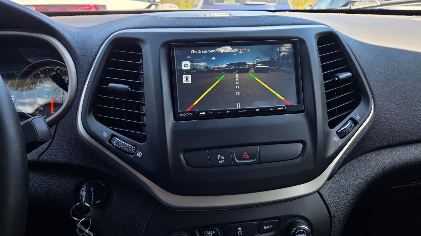 Used 2017 Jeep Cherokee Latitude w/ Safety/Convenience Group image 27