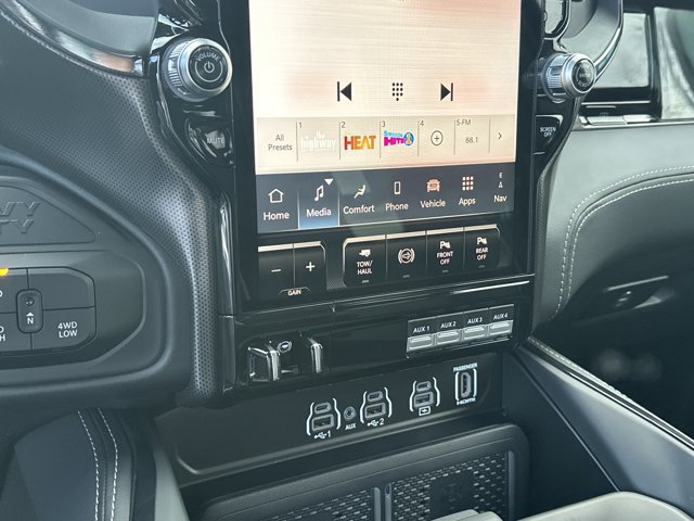 New 2025 RAM 2500 Limited AWD/4WD image 32