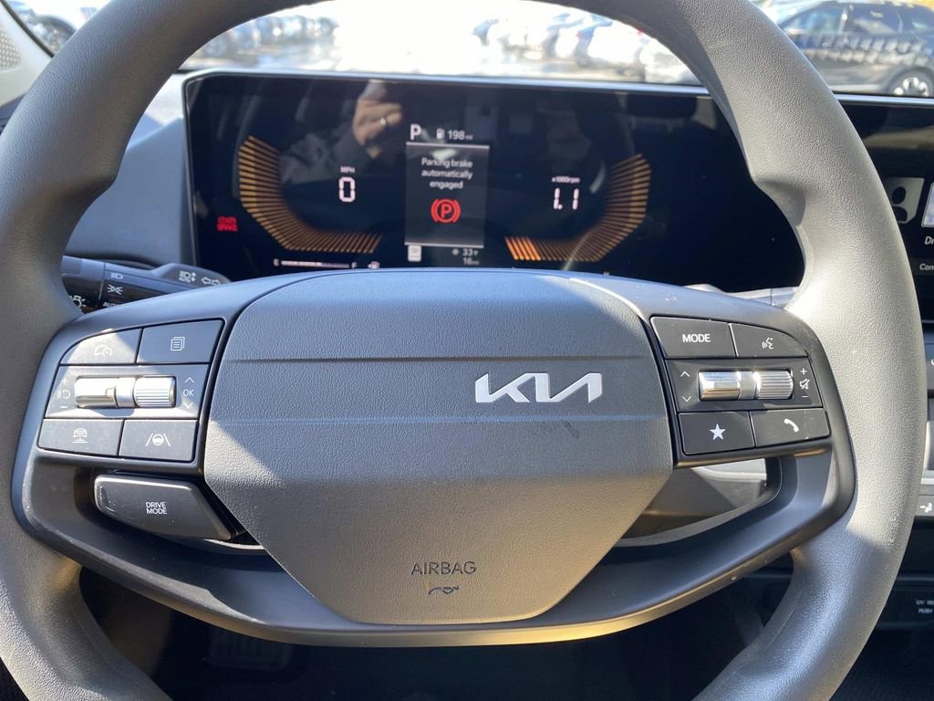 New 2026 Kia K4 LXS image 10