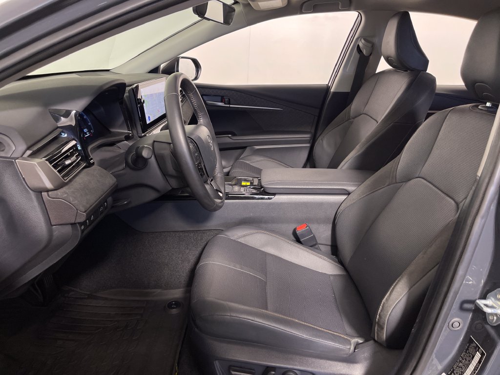 Used 2026 Toyota Camry XLE FWD image 12