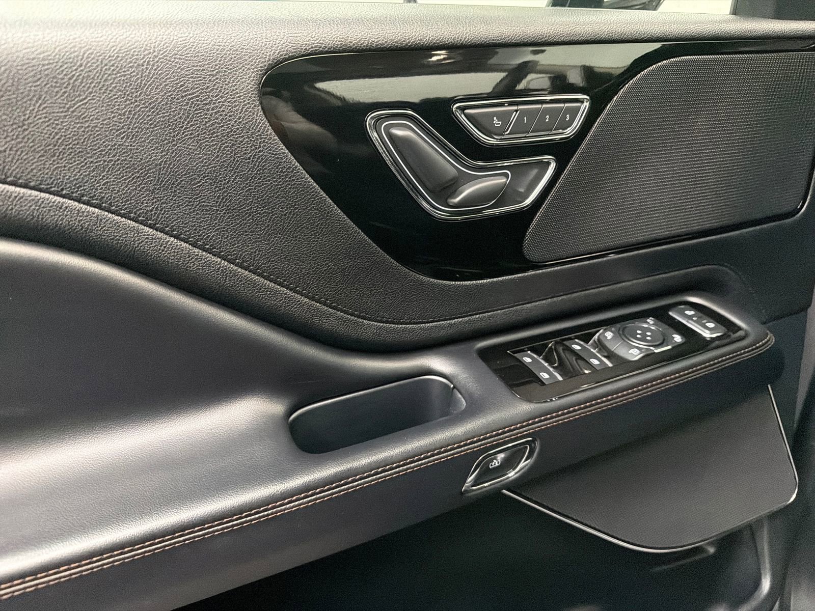 Certified 2022 Lincoln Aviator AWD w/ Premium Package image 36