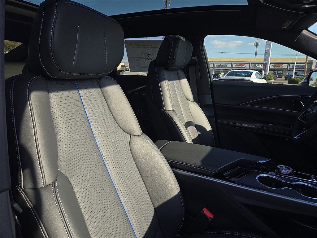 New 2025 Cadillac Lyriq Luxury image 12