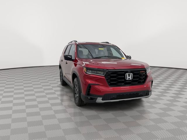 Used 2025 Honda Pilot TrailSport image 2