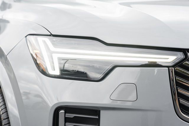 New 2026 Volvo XC90 B6 Plus w/ Protection Package Premier image 14