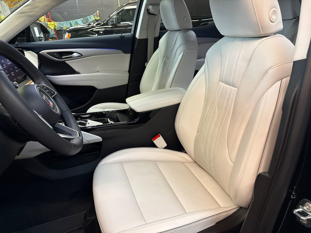 Certified 2025 Buick Envision Avenir image 16