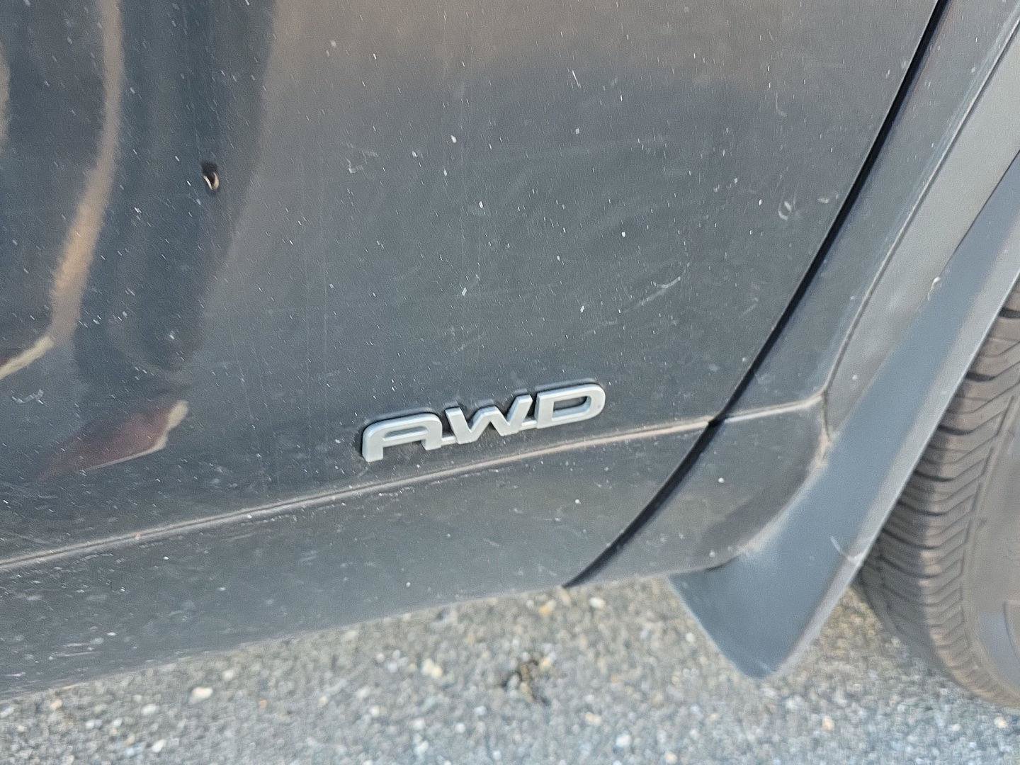 Used 2022 Toyota Highlander LE AWD/4WD image 5
