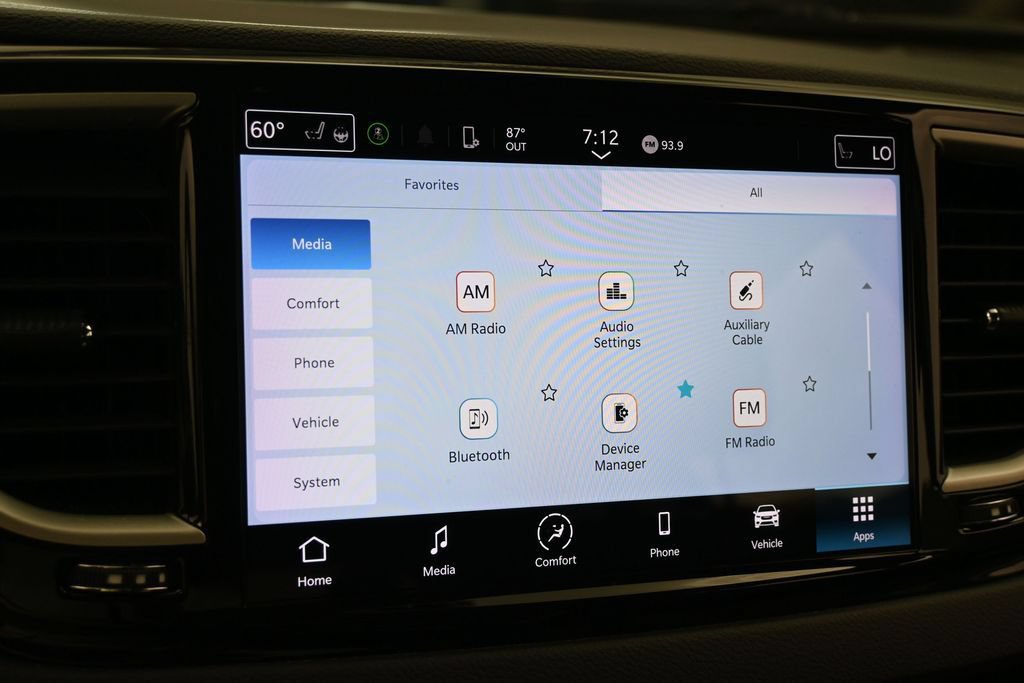 Used 2023 Chrysler Pacifica Touring-L FWD image 19
