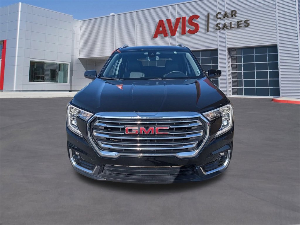 Used 2024 GMC Terrain SLT image 2