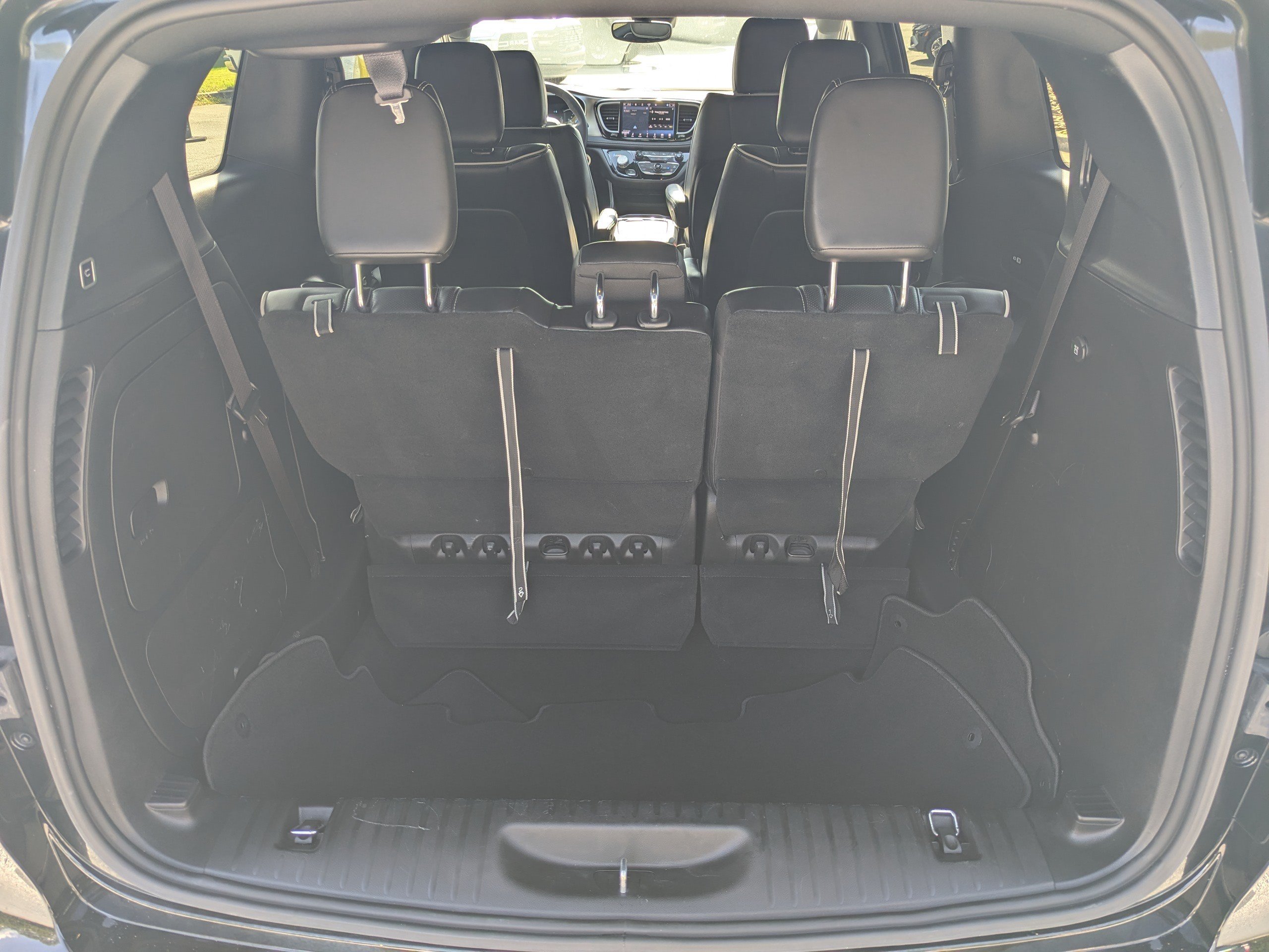 Used 2023 Chrysler Pacifica Limited w/ S Appearance Package FWD image 19