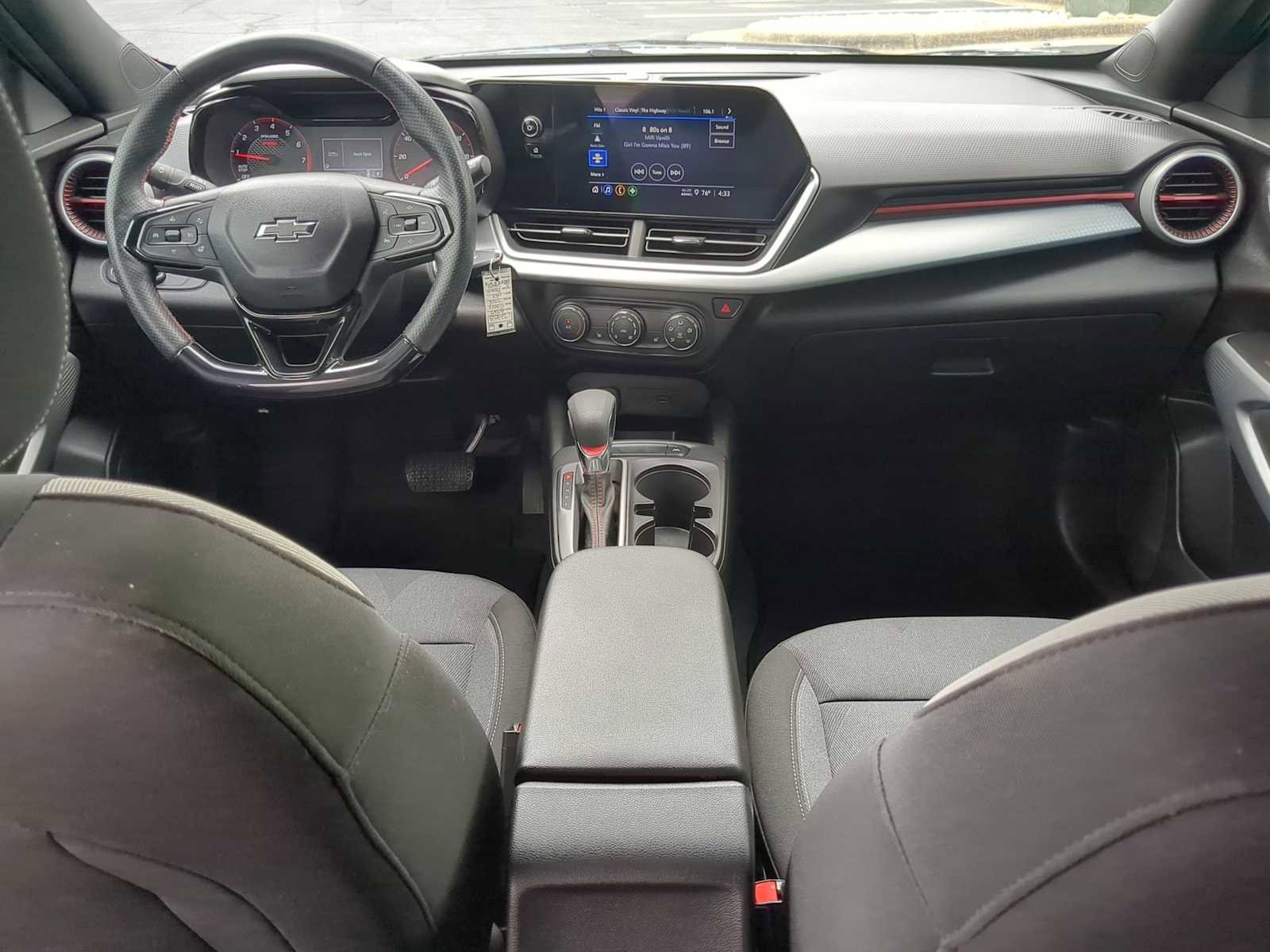 Used 2025 Chevrolet Trax RS w/ Sunroof Package FWD image 23