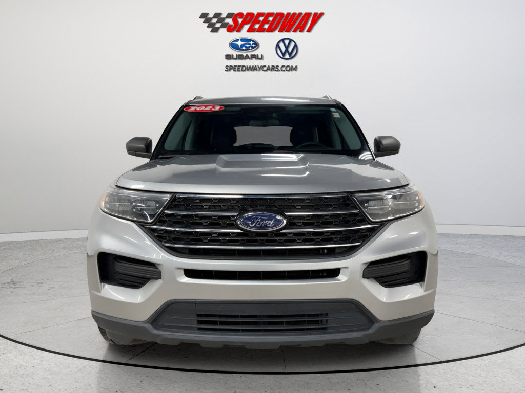 Used 2023 Ford Explorer XLT image 2