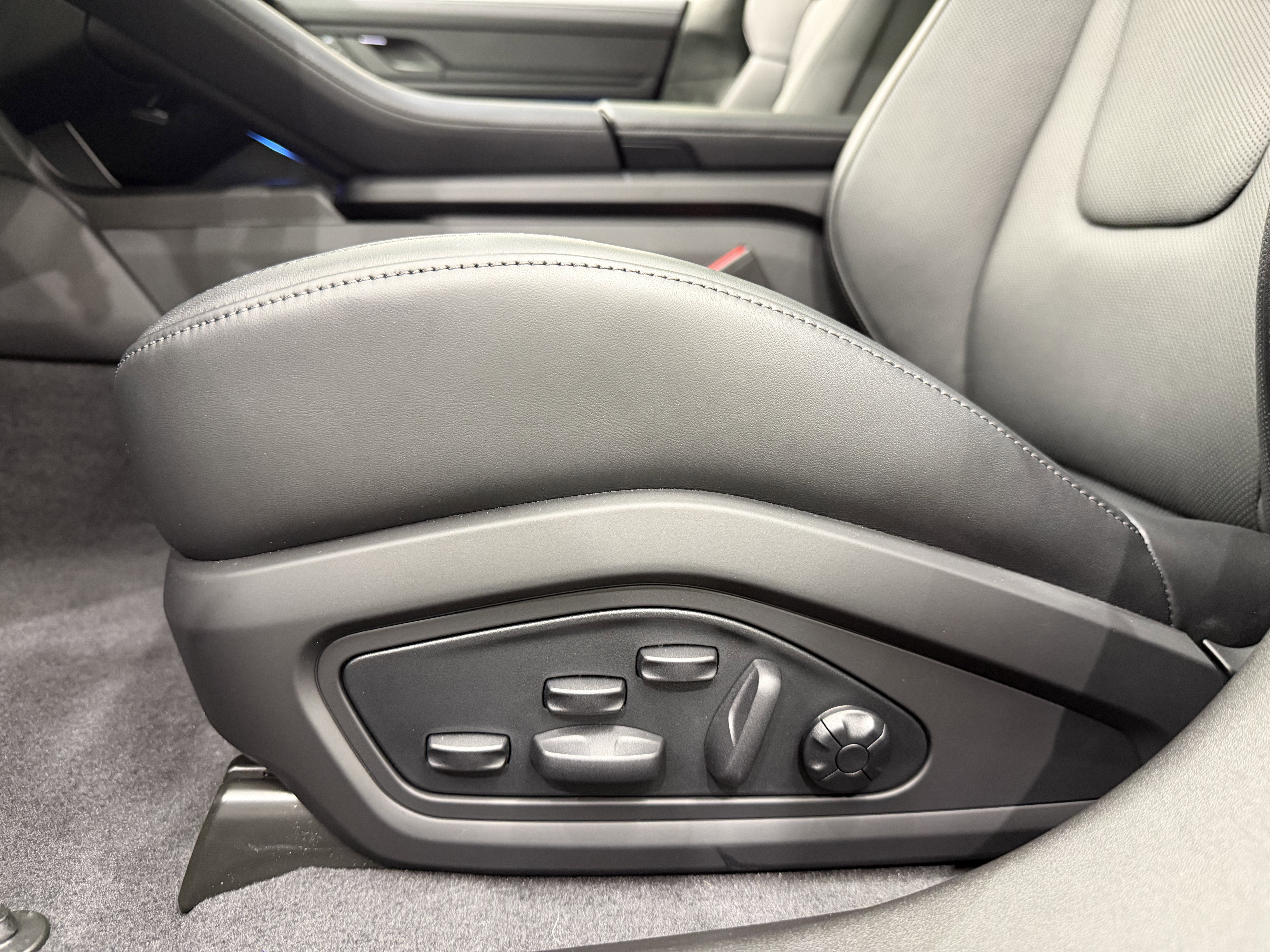 New 2026 Porsche Taycan GTS image 32