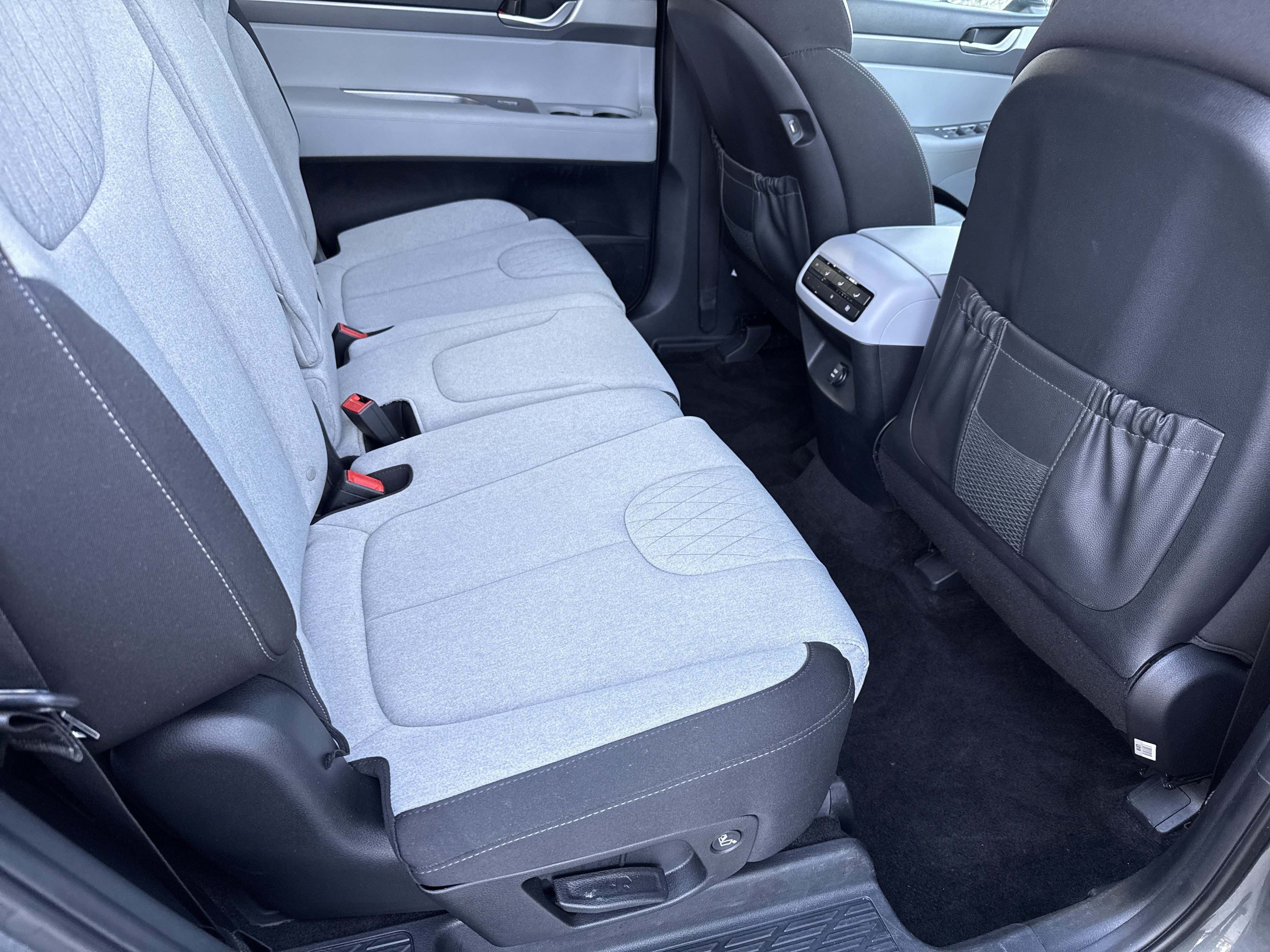 Used 2022 Hyundai Palisade SE image 15