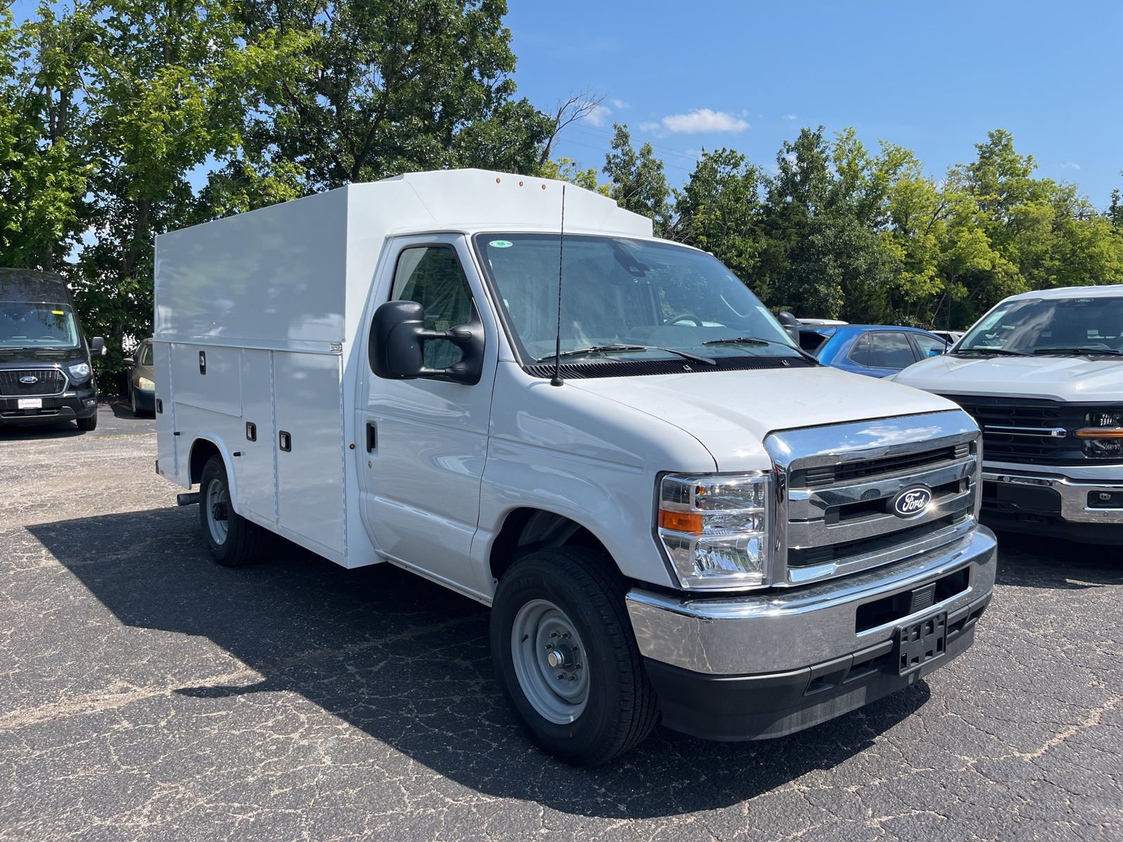 New 2026 Ford E-350 and Econoline 350 Super Duty w/ Power Equipment Group image 3