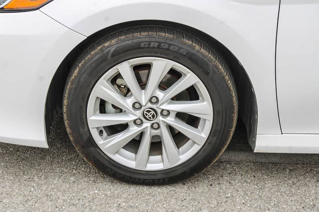 Used 2022 Toyota Camry LE FWD image 5