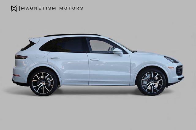 Used 2021 Porsche Cayenne Turbo w/ Premium Package Plus AWD/4WD image 3