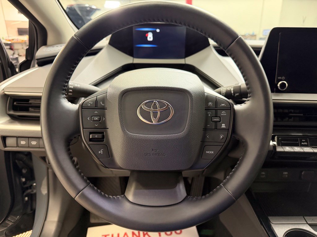 Used 2025 Toyota Prius LE FWD image 17