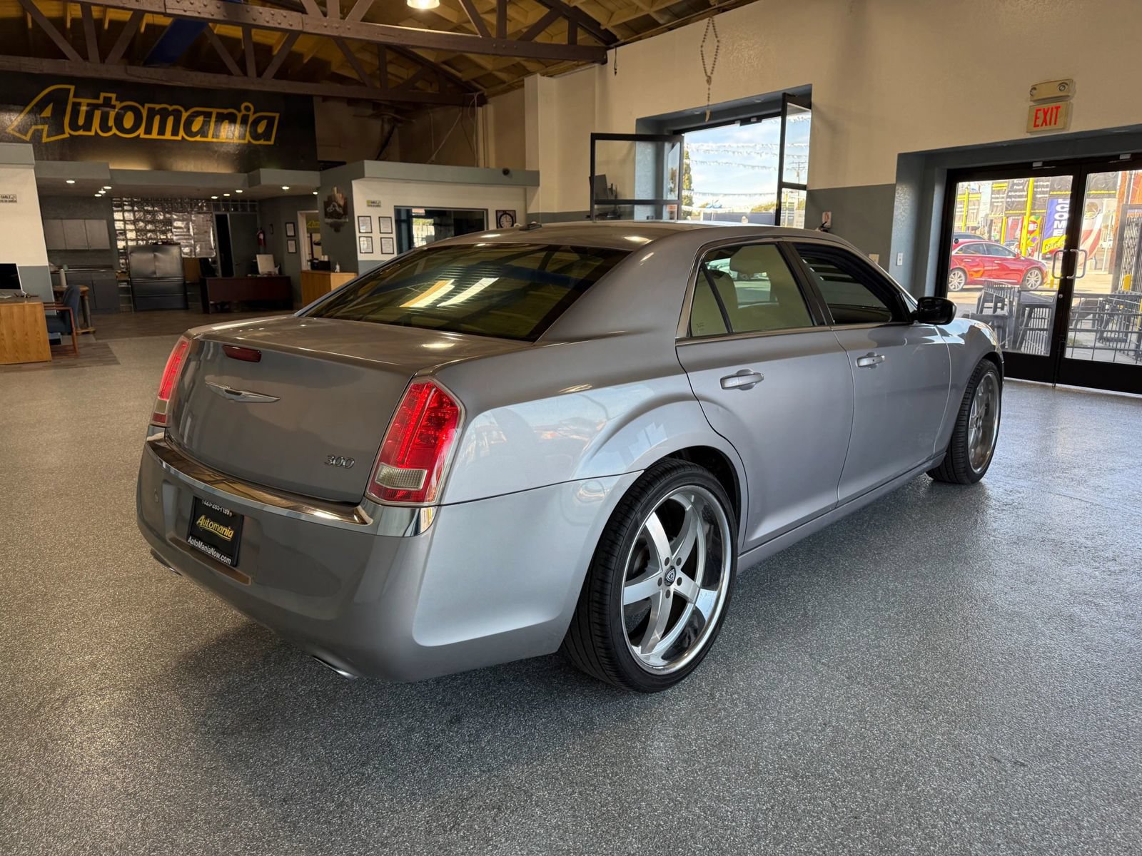 Used 2013 Chrysler 300 RWD image 7
