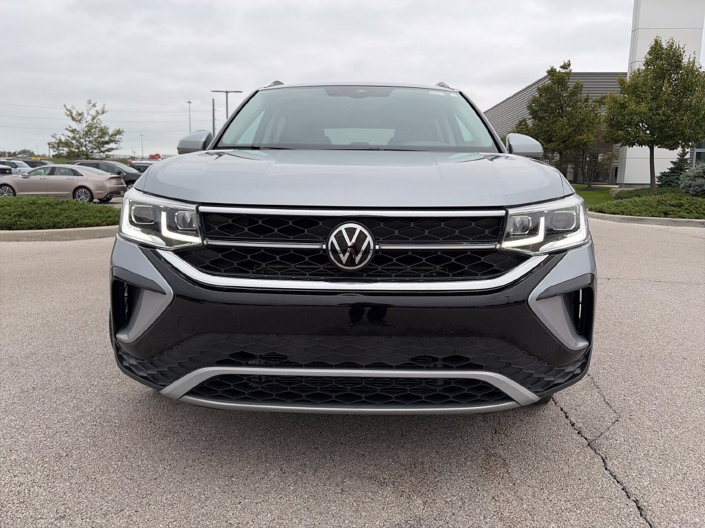 Used 2023 Volkswagen Taos SEL AWD/4WD image 2