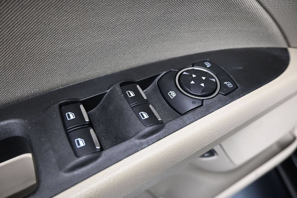 Used 2020 Ford Fusion SE FWD image 11