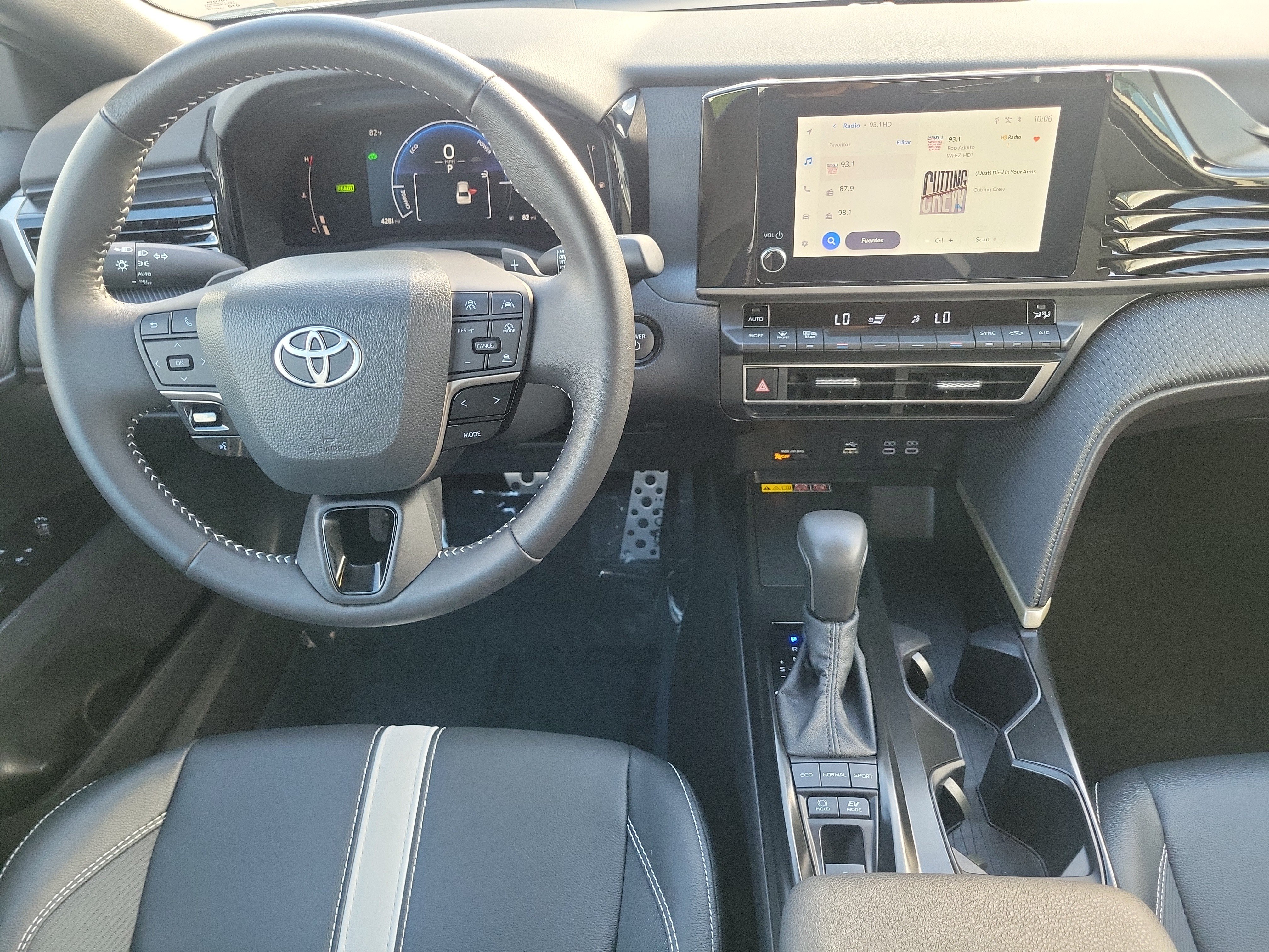 Used 2026 Toyota Camry SE FWD image 16