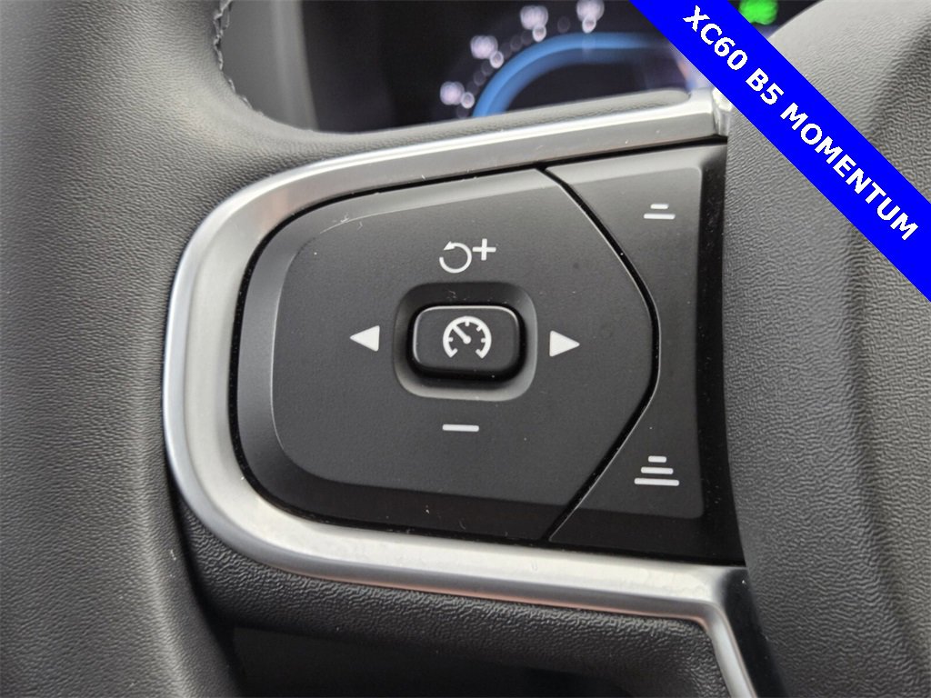 Used 2022 Volvo XC60 B5 Momentum image 40